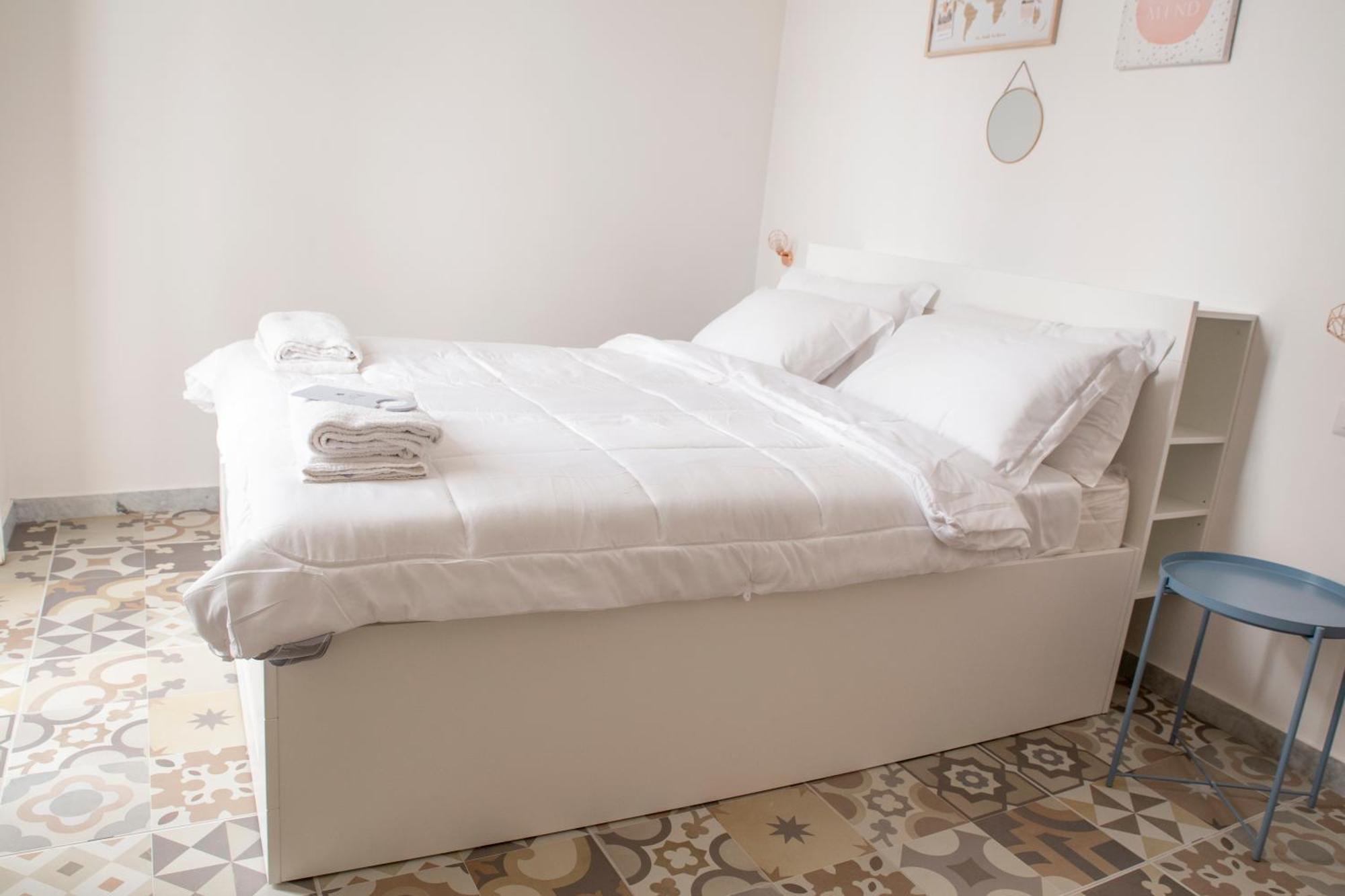 Allyoucantrip - La Nova Naples Bilik gambar